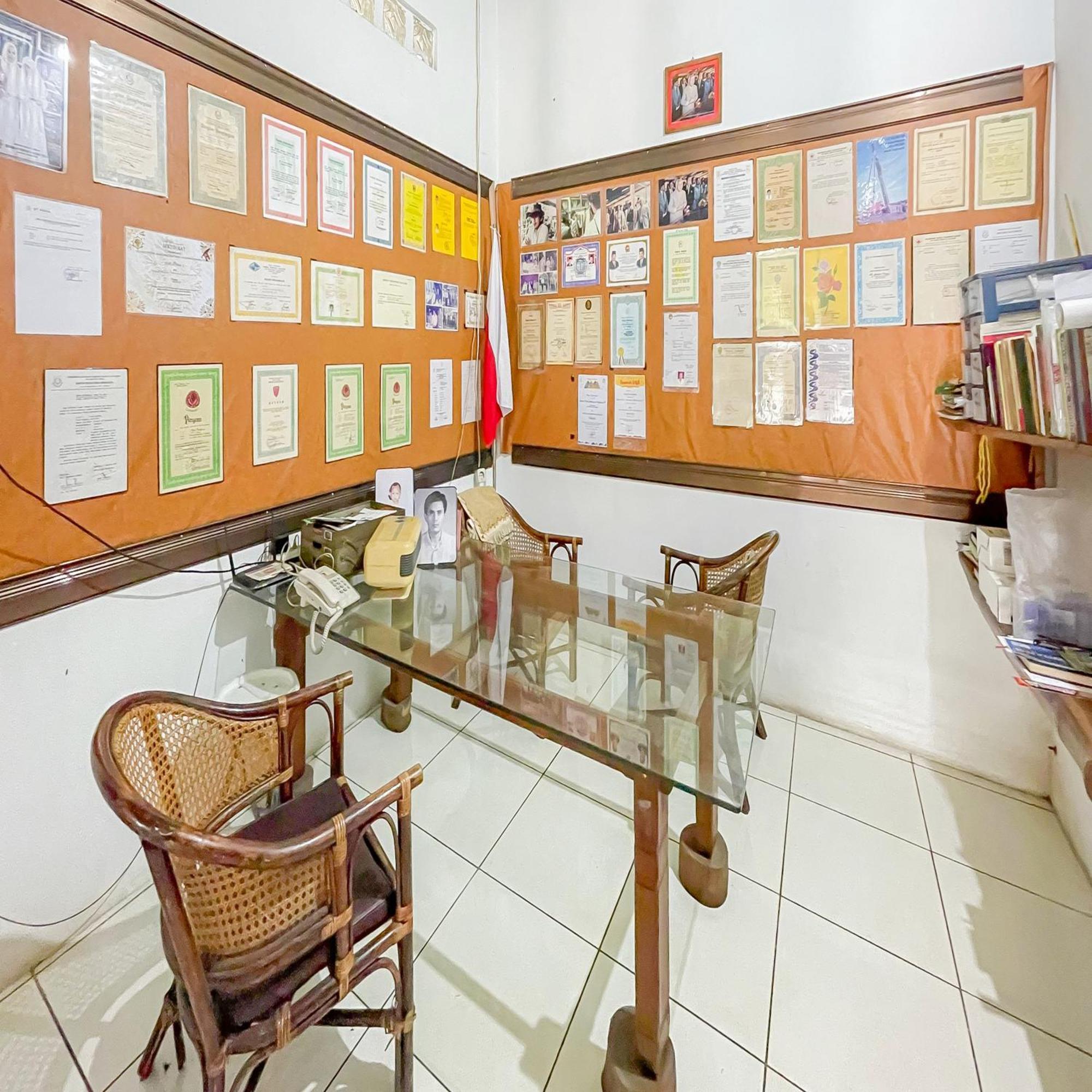 Reddoorz Syariah At Jalan Ra Kosasih Sukabumi Hotel Exterior photo