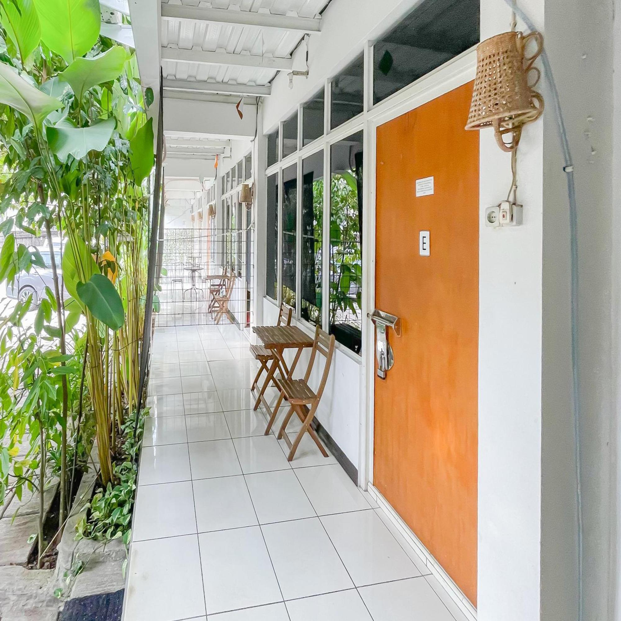 Reddoorz Syariah At Jalan Ra Kosasih Sukabumi Hotel Exterior photo